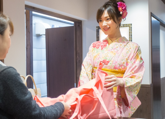 Free luggage stowing