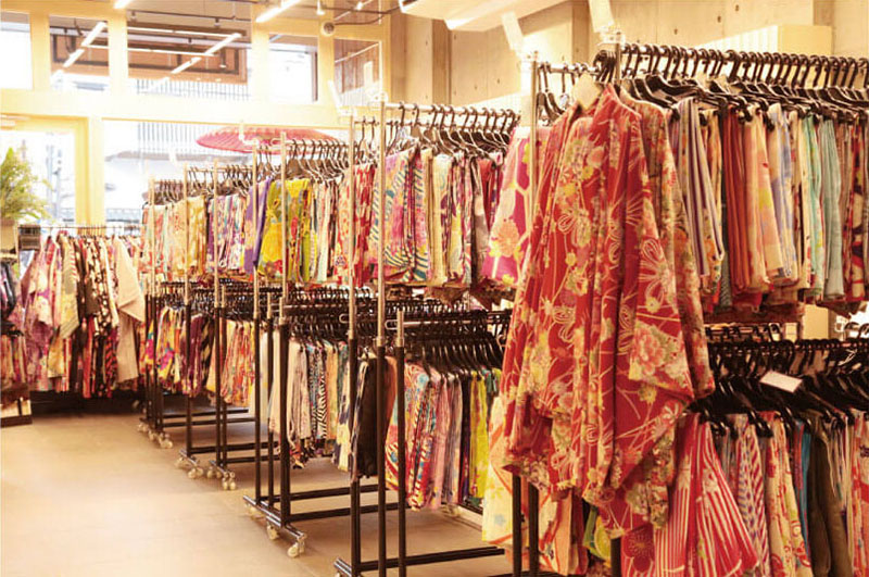 Rental Kimono Okamoto - Yasaka Jinja Shop